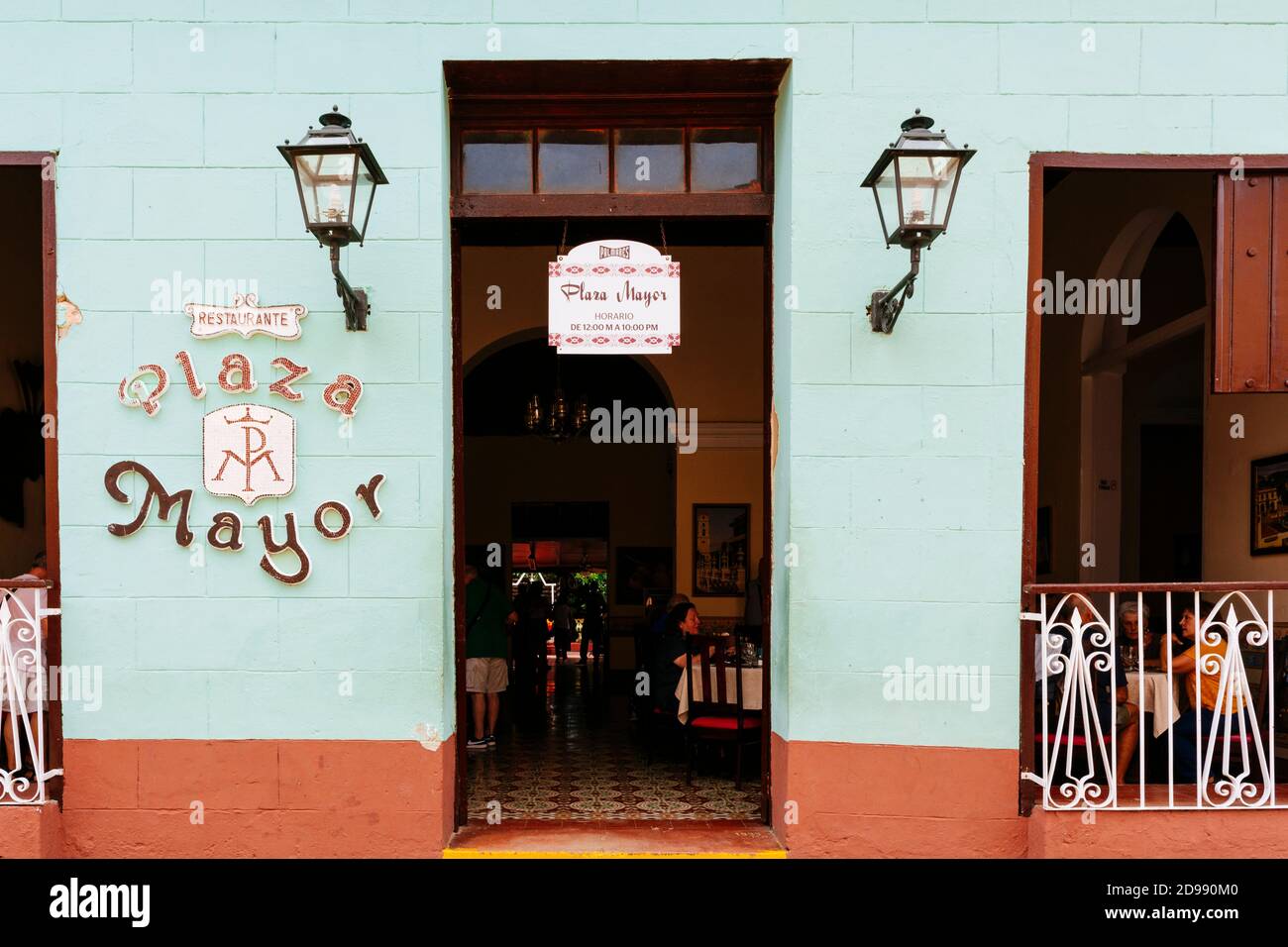 Façade du restaurant 'Plaza Mayor', restaurant de la compagnie touristique d'État cubaine. Trinidad, Sancti Spíritus, Cuba, Amérique latine et Caraïbes Banque D'Images