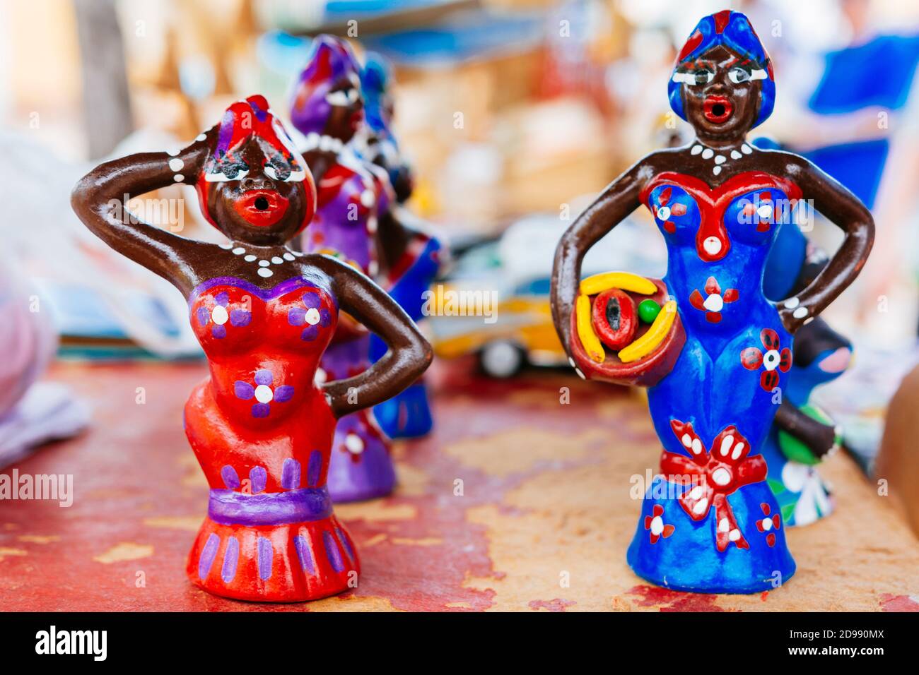Sculptures en bois inspirées de la culture afro-cubaine à vendre comme souvenir pour les touristes. Trinidad, Sancti Spíritus, Cuba, Amérique latine et Caraïbes Banque D'Images
