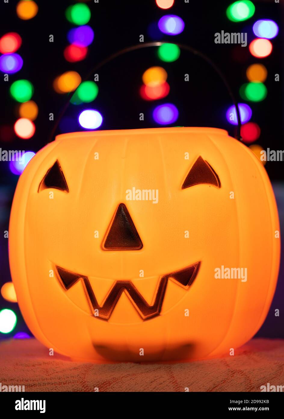 Halloween citrouille sous lumières avec bokeh Banque D'Images