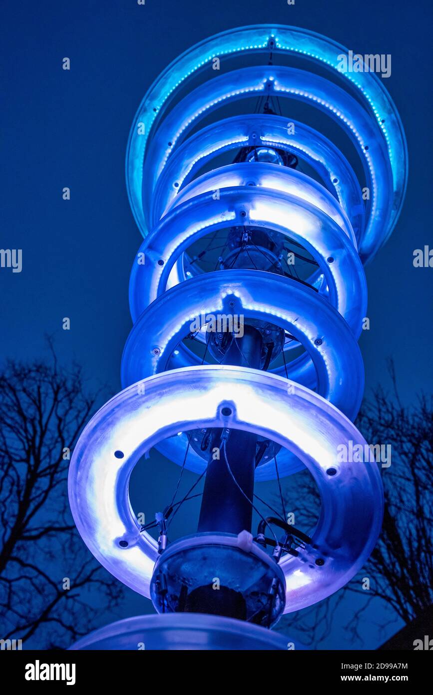 Nottigham, Royaume-Uni - Fév 2020 : sculptures lumineuses musicales dans le parc de Nottingham Caslte Banque D'Images