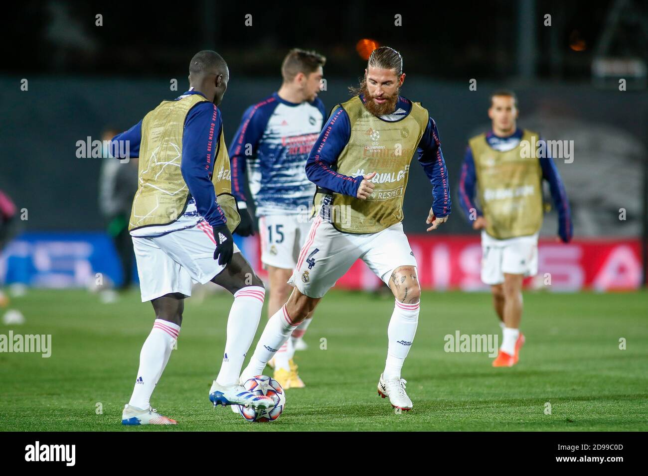 Madrid, Espagne. 03ème novembre 2020. Sergio Ramos du Real Madrid se réchauffe avant la Ligue des champions de l'UEFA, la scène du Groupe, le match de football du Groupe B entre le Real Madrid CF et le FC Internazionale le 3 novembre 2020 au stade Alfredo Di Stefano à Valdebebas près de Madrid, Espagne - photo Oscar J Barroso / Espagne DPPI / DPPI / LM crédit: Paola Benini/Alamy Live News Banque D'Images