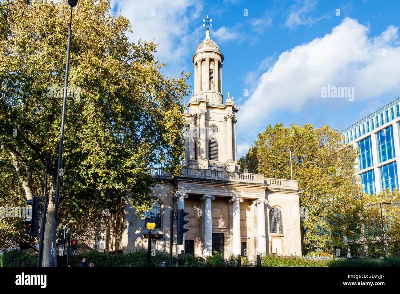 Commonwealth Church on Marylebone Road sur un après-midi ensoleillé d'octobre pendant la pandémie du coronavirus, Londres, Royaume-Uni Banque D'Images