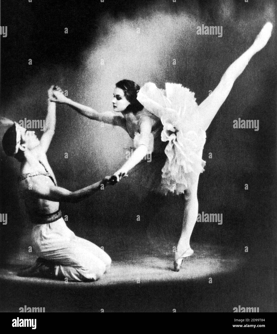 1958 c, RUSSIE : le jeune danseur russe RUDOLF NUREYEV ( 1938 - 1993 ) au Théâtre Kirov à Leningrad , Russie , Avec Alla Sizova dans LE CORSAIRE - BALLERINO - COREOGRAFO - coreographe - DANZA - BALLETTO - Musica classica - classique - TEATRO - tutù - ballerina - mort pour le SIDA - NUREIEV - NURAIEV --- Archivio GBB Banque D'Images