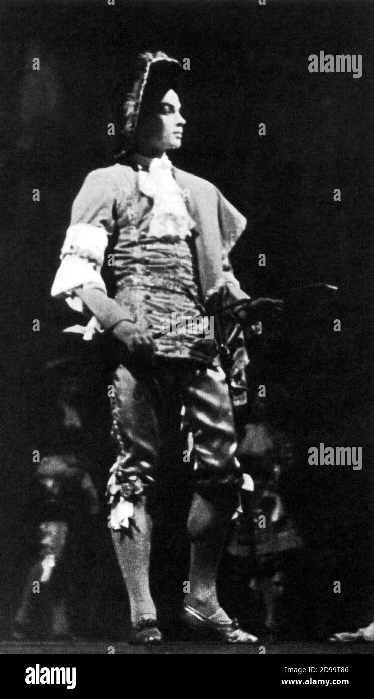 1958 c, RUSSIE : le jeune danseur russe RUDOLF NUREYEV ( 1938 - 1993 ) au Théâtre Kirov à Leningrad , Russie , Comme le prince dans LA BEAUTÉ DU SOMMEIL - BALLERINO - COREOGRAFO - Coreographe - BALLETTO - DANZA - TEATRO - Musica classica - classique - frustino - wigs - morts pour le SIDA - GAY - homosexuel - omosessuale - homosexualité - omosessualità - LGBT - NUREEV - NURAIEV - NEREIEV ---- Archivio GBB Banque D'Images