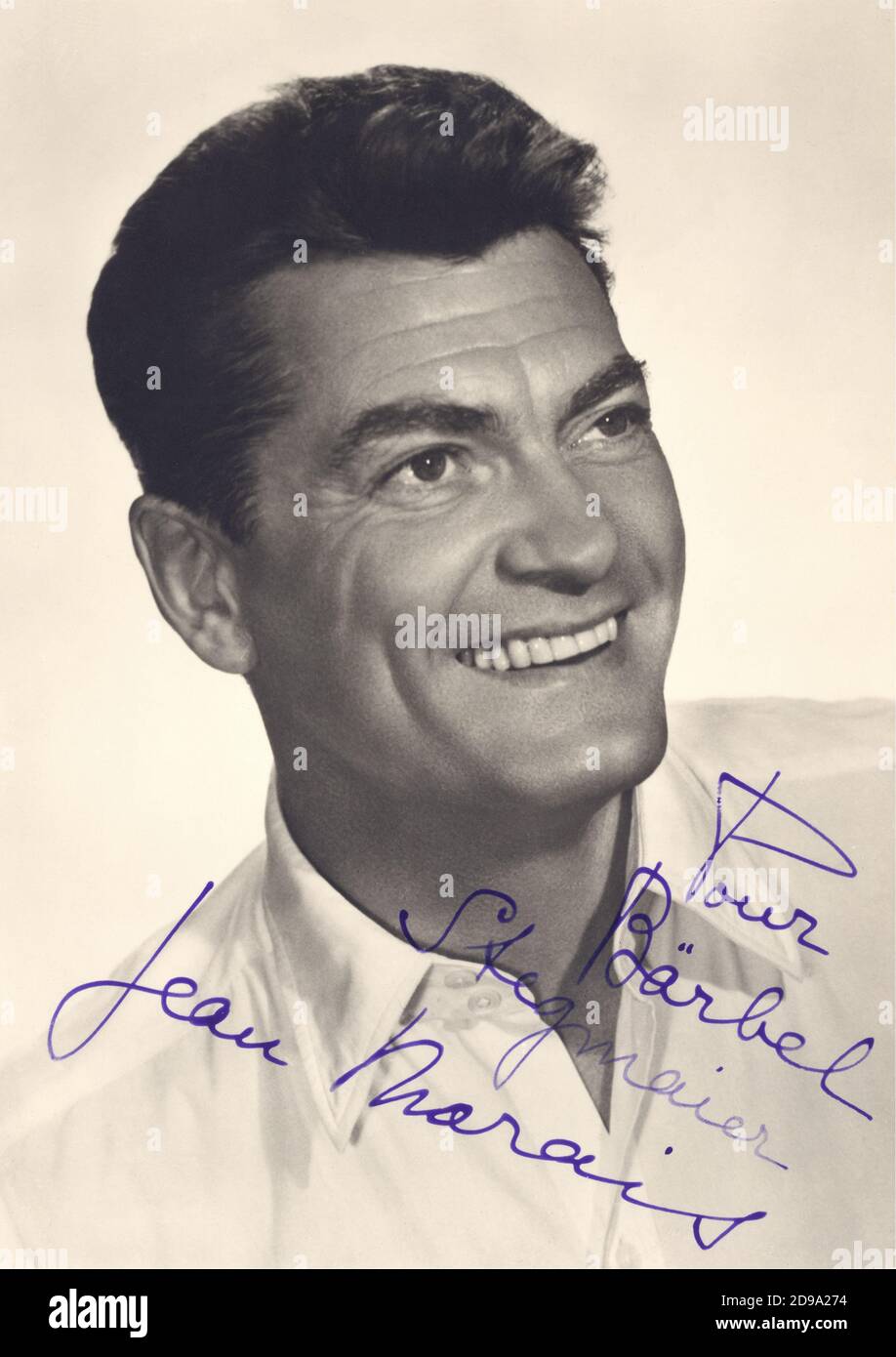 1956 ca : l'acteur français de cinéma et de théâtre JEAN MARAIS ( 1913 -  1998 ), amant de l'écrivain , réalisateur et artiste visuel de renom JEAN  COCTEAU . Photo de