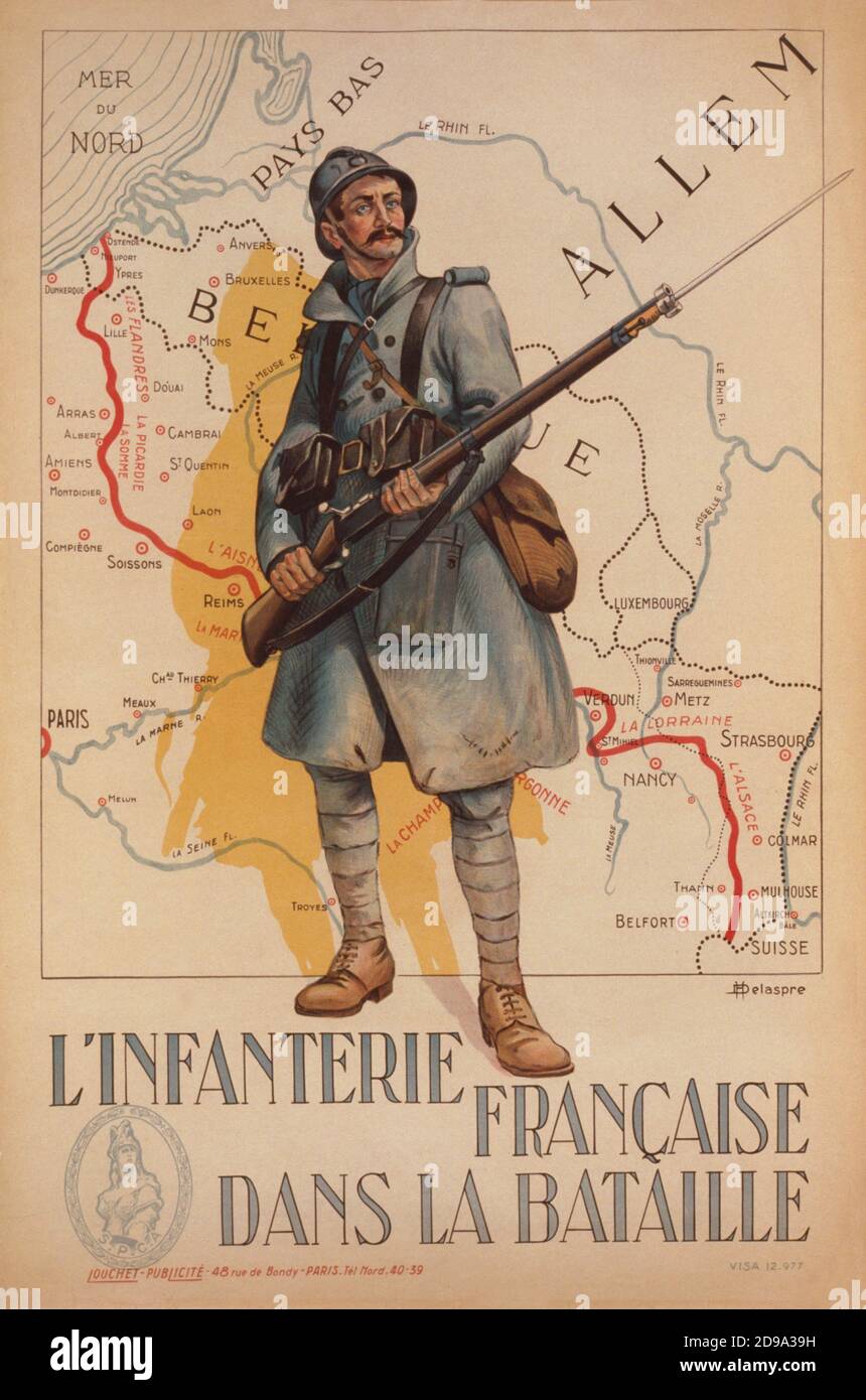 1915 , Paris , FRANCE : propagande affiche militaire française pour l'INFANTERIE française au combat de guerre ( l'infanterie française dans la bataille ). Un pied-soldat tenant une carabine. En arrière-plan est une carte partielle de la France. La carte montre la ligne Hindenburg à l'encre rouge. Le poilu portait tout ce dont il avait besoin sur son dos. Cela pèse jusqu'à 60 livres. Il est entré dans la guerre avec une casquette militaire douce et un uniforme aux boutons brillants. Il n'a pas pris longtemps pour se rendre compte que l'ennemi a repéré les boutons brillants et lui a trouvé une marque facile. Le shrapnel d'un feu d'artillerie ou des morceaux d'un coup de main-gre Banque D'Images