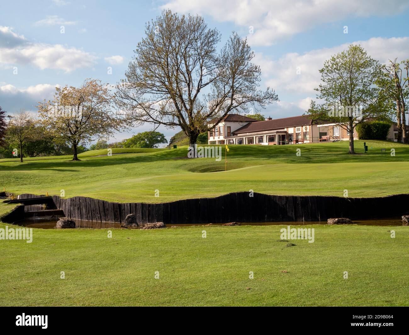 Club de golf Mullingar, Belvedere, Mullingar, Co. Westmeath, Irlande - vue sur le club House donnant sur le parcours. Banque D'Images