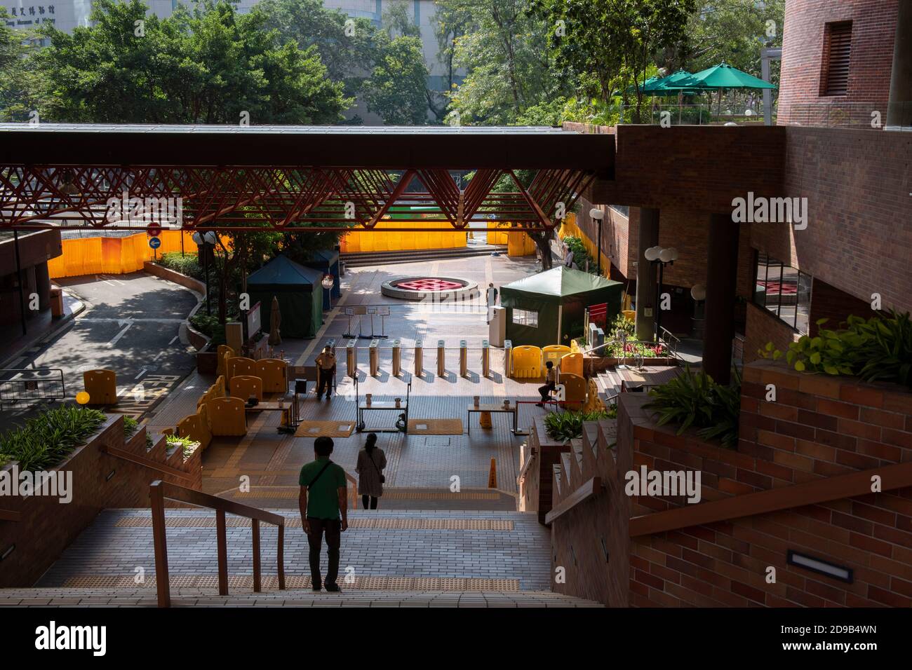 Hong Kong, Hong Kong, Chine. 2 novembre 2020. Hong Kong Poly U 1 an après. L'entrée nécessite maintenant une carte de sécurité.le siège de l'Université polytechnique de Hong Kong a commencé le 17 novembre dans le cadre des manifestations de 2019''"20 à Hong Kong qui se produisent sur le campus de l'Université polytechnique de Hong Kong crédit: Jayne Russell/ZUMA Wire/Alay Live News Banque D'Images