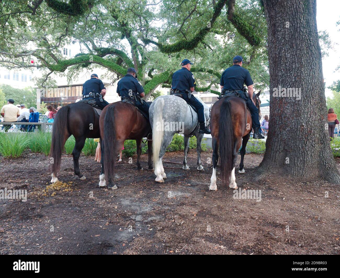 Baton Rouge, Louisiane, États-Unis - 2019 : policiers à cheval pendant un événement en direct après cinq activités de plein air gratuites, qui comprend de la musique live et des camions de nourriture. Banque D'Images