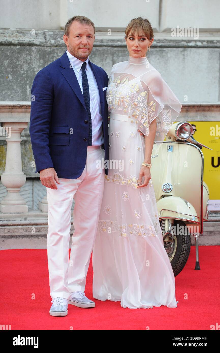 Guy Ritchie et Jacqui Ainsley assistent à la première britannique de The Man de l'U.N.C.L.E à Somerset House à Londres. 7 août 2015 © Paul Treadway Banque D'Images