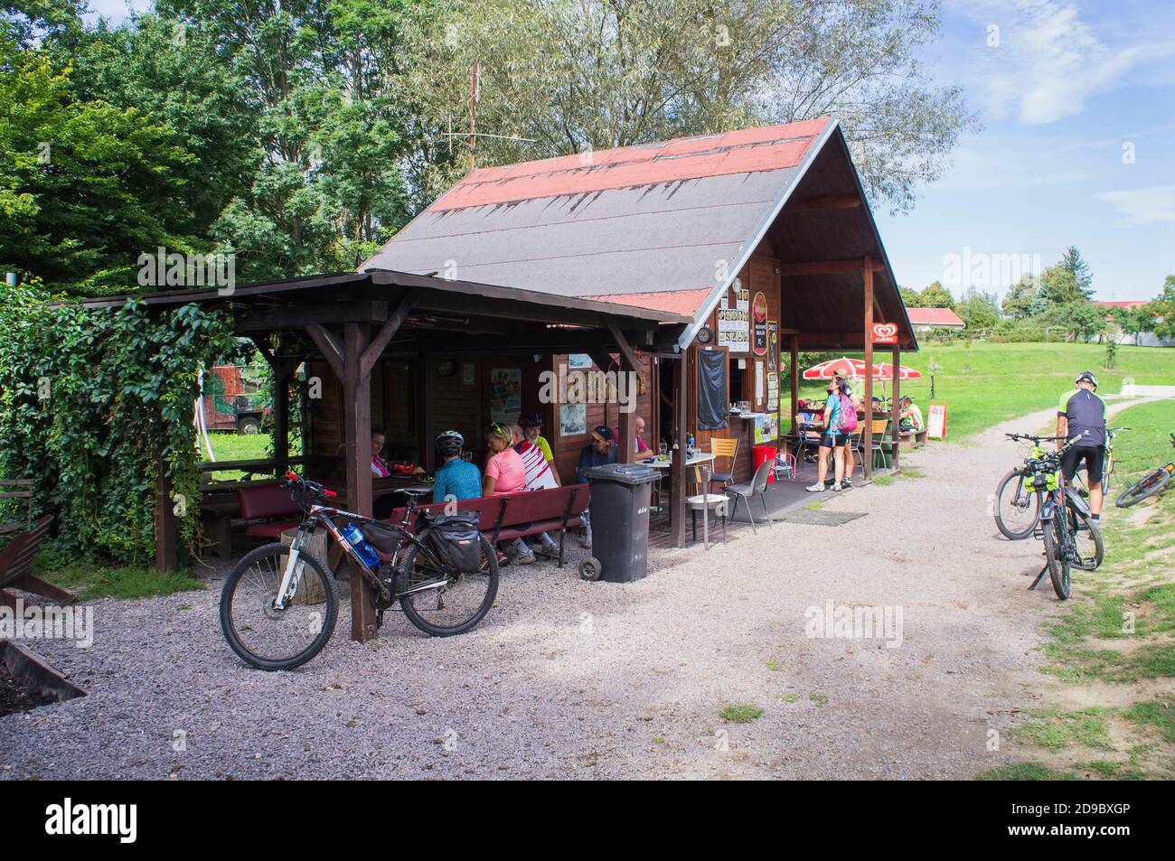 Le pub touristique et cycliste près de l'étang à Podmoli, région de Moravie du Sud, République tchèque, 4 septembre 2020. (CTK photo/Libor Sojka) Banque D'Images