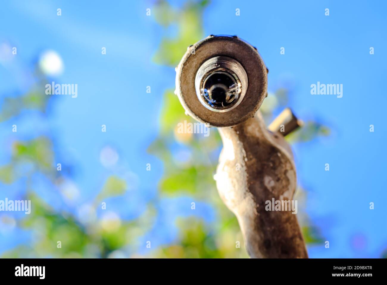 Robinet et goutte d'eau Banque D'Images