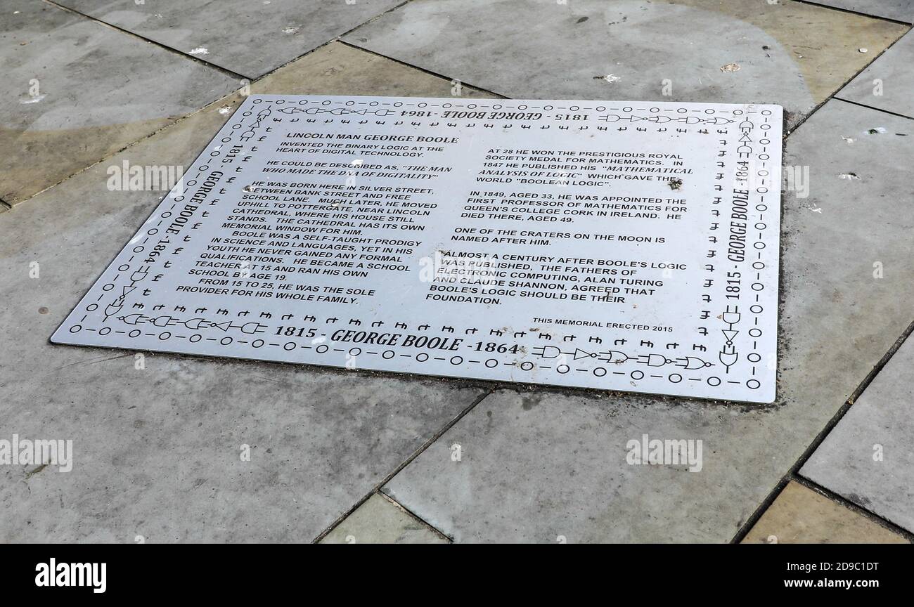Une plaque commémorant George Boole, l'inventeur de la logique booléenne, dans la rue où il est né dans la ville de Lincoln, Lincolnshire, Angleterre, Royaume-Uni Banque D'Images