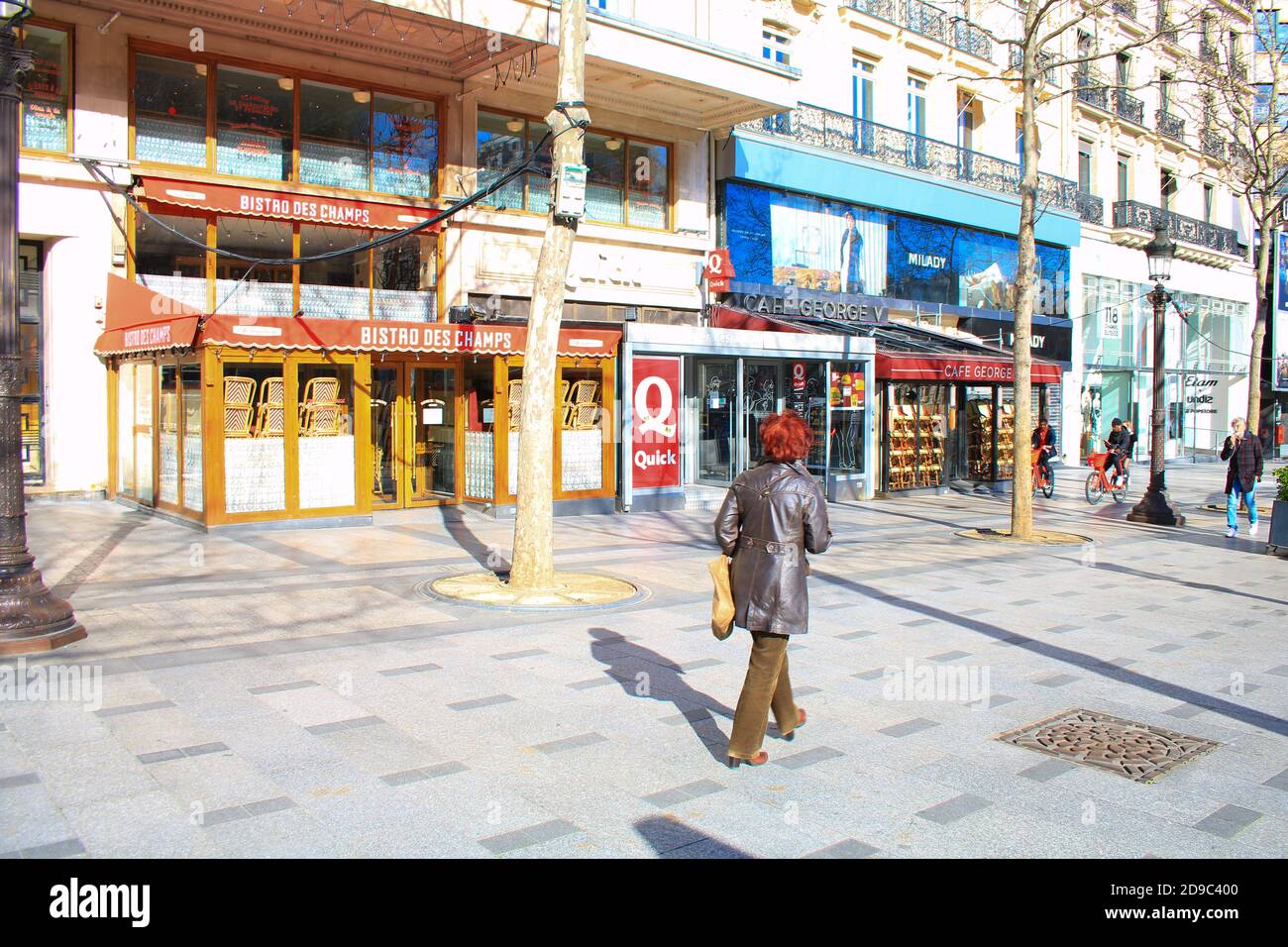 Paris, France. Mars 15. 2020. Restaurants sur les champs Elysées. Fermé pour confinement à cause du virus corona. Fermeture nationale du point de vente alimentaire Banque D'Images