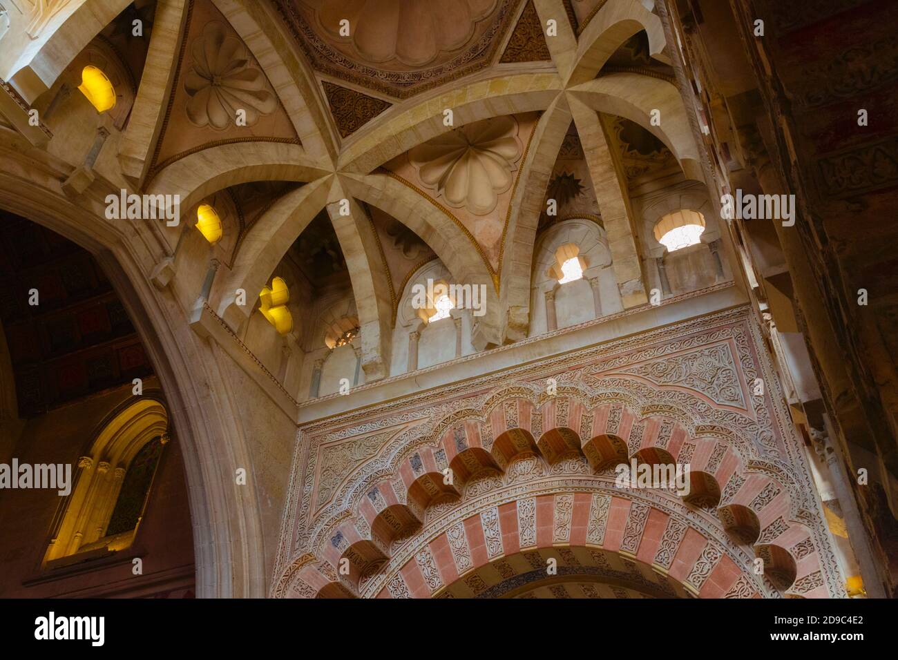 Mélange de styles architecturaux mauresques et gothiques dans la mosquée-cathédrale de Cordoue, province de Cordoue, Andalousie, sud de l'Espagne. Un monde de l'UNESCO il Banque D'Images