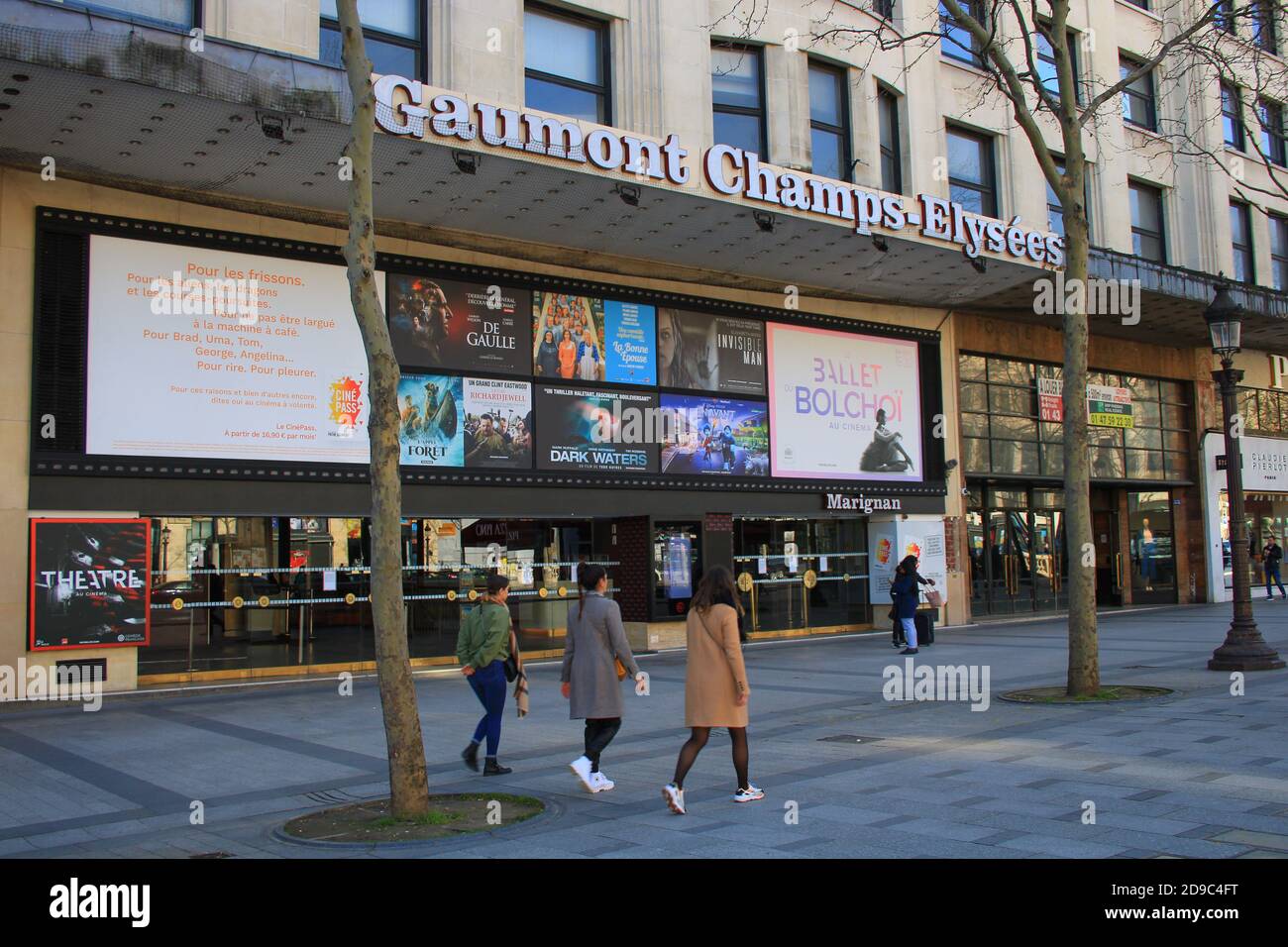 Paris, France. Mars 15. 2020. Salle de projection de films. Fermé pour confinement en raison du coronavirus. Célèbre lieu de cinéma. Banque D'Images