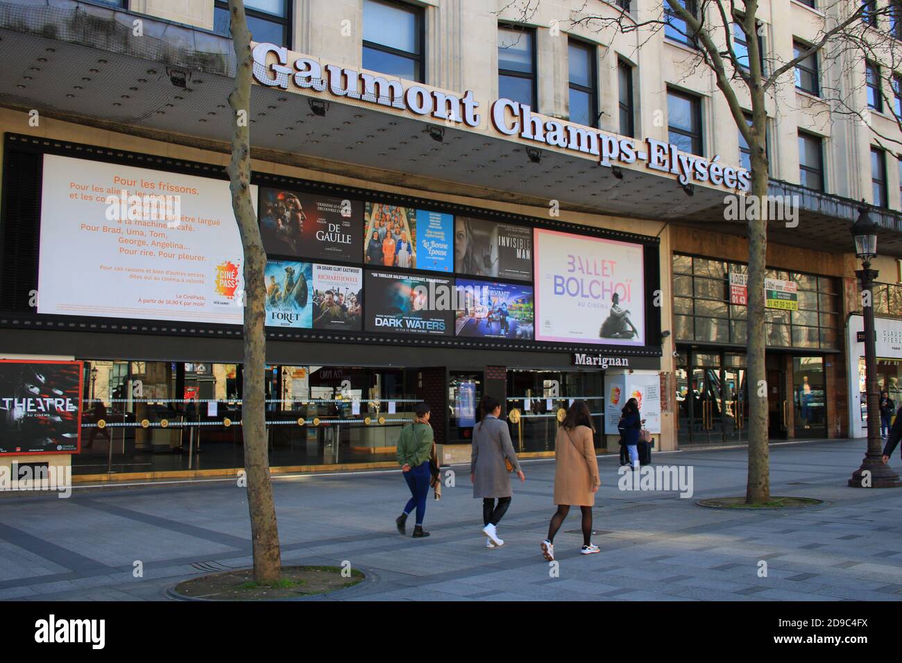 Paris, France. Mars 15. 2020. Salle de projection de films. Fermé pour confinement en raison du coronavirus. Célèbre lieu de cinéma. Banque D'Images