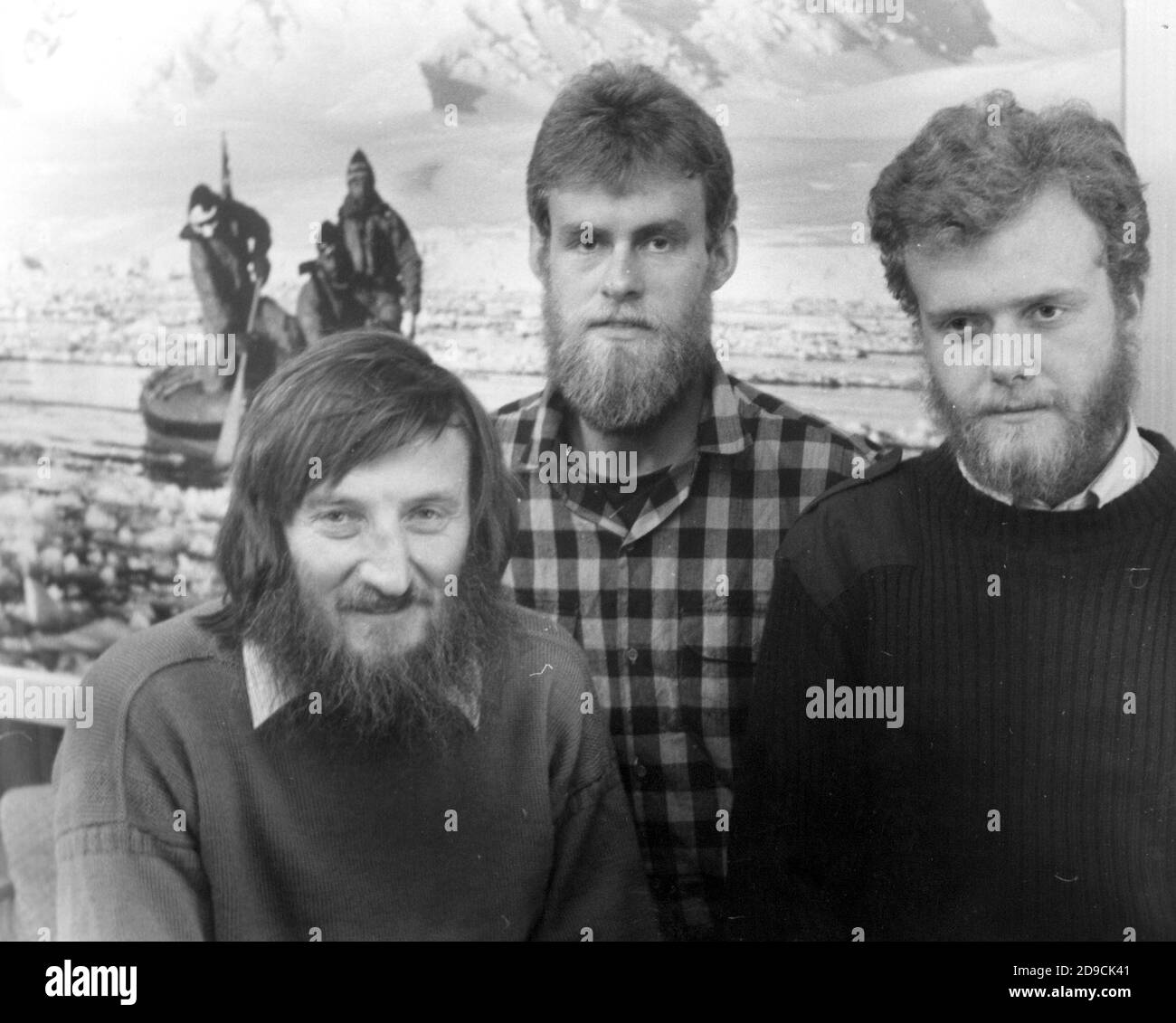 BRABANT ISLAND EXPEDIION. L. AU COMMANDANT DE R. CHRIS FURSE (CHEF), JED CORBETT (PHOTOGRAPHE) ET FRANÇOIS DE GERLACHE, PETIT-FILS DU DISCOVERER DE L'ÎLE. 1985 Banque D'Images