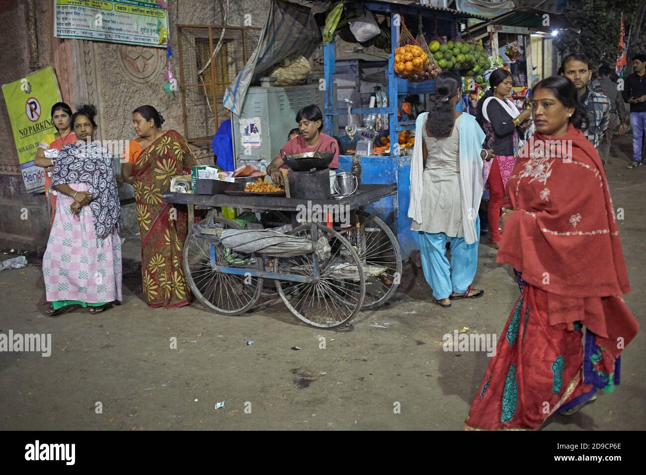 Kolkata, Inde, janvier 2016 le plus grand quartier rouge de l'Inde, Sonagachi, la nuit. Banque D'Images