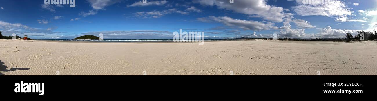 Panorama de la plage d'Ibiraquera au Brésil Banque D'Images