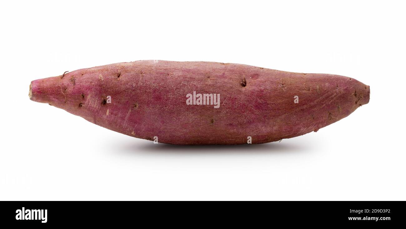 Une patate douce placée sur un fond blanc Banque D'Images
