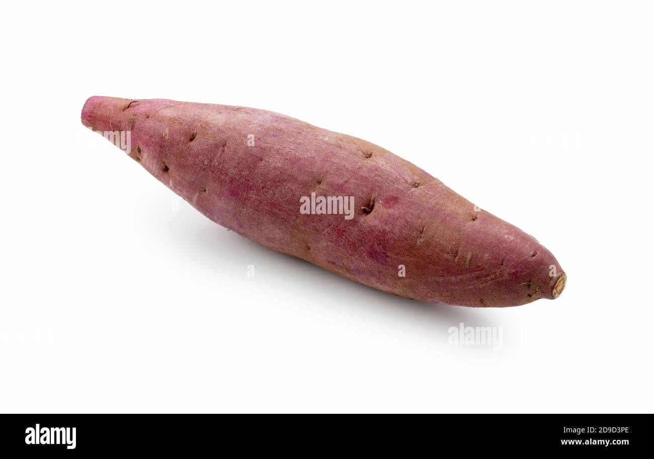 Une patate douce placée sur un fond blanc Banque D'Images