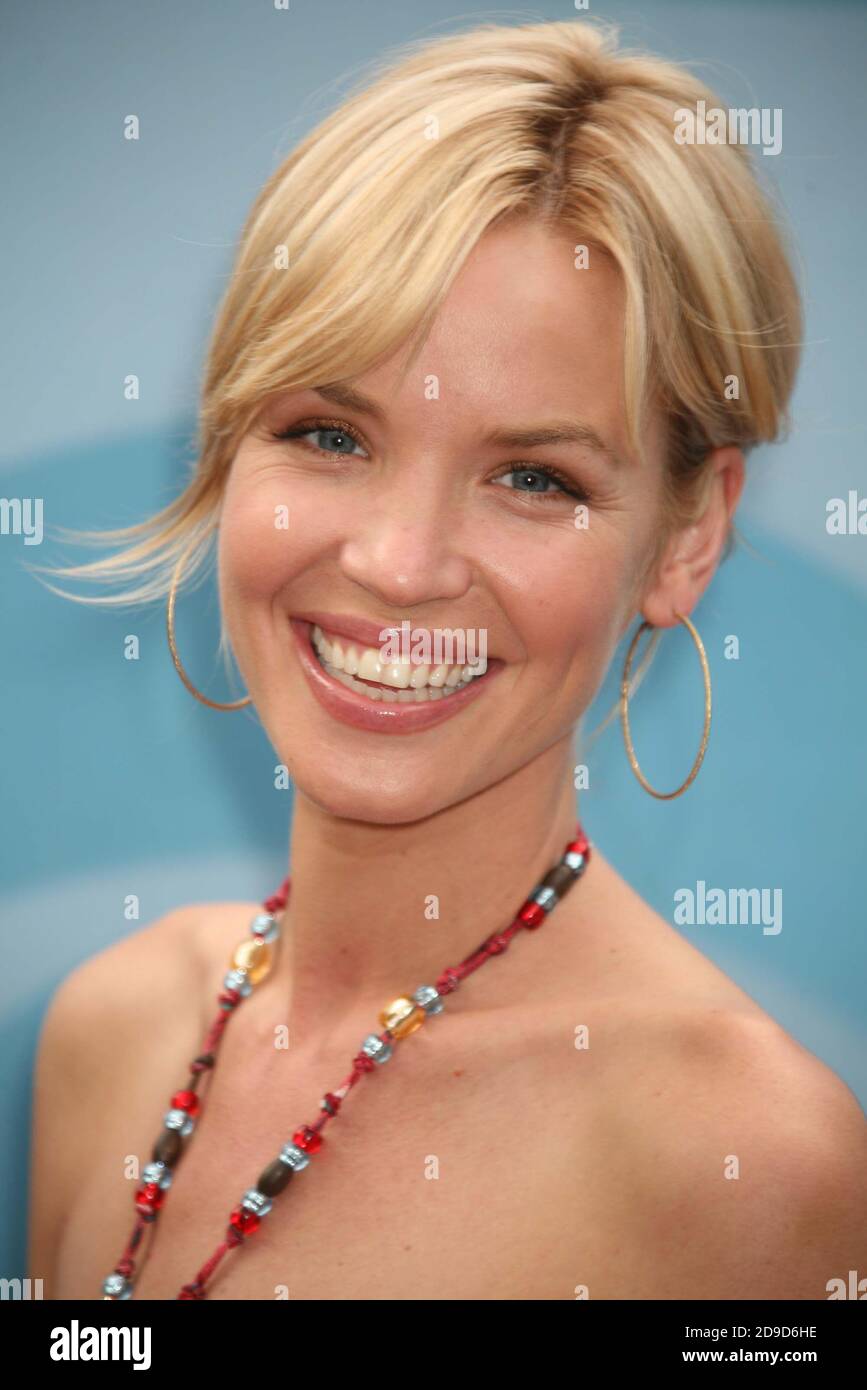 Le 17 mai 2006, Ashley Scott se rend au CBS Upfront à Tavern on the Green, Central Park, à New York. Crédit photo : Henry McGee/MediaPunch Banque D'Images