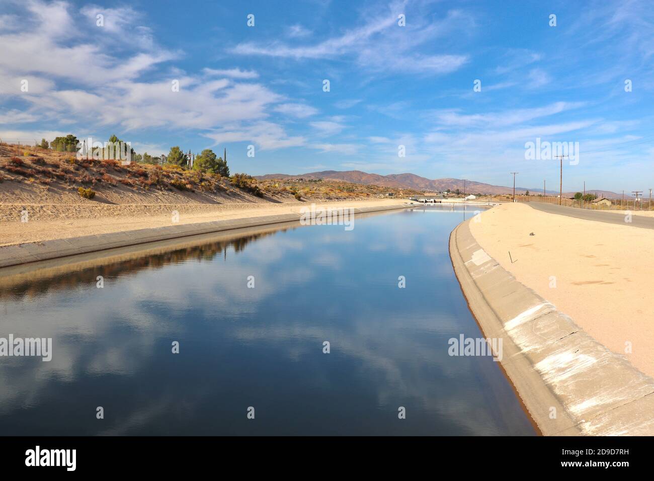 Vue panoramique sur le lac Palmdale et l'aqueduc de Californie Banque D'Images