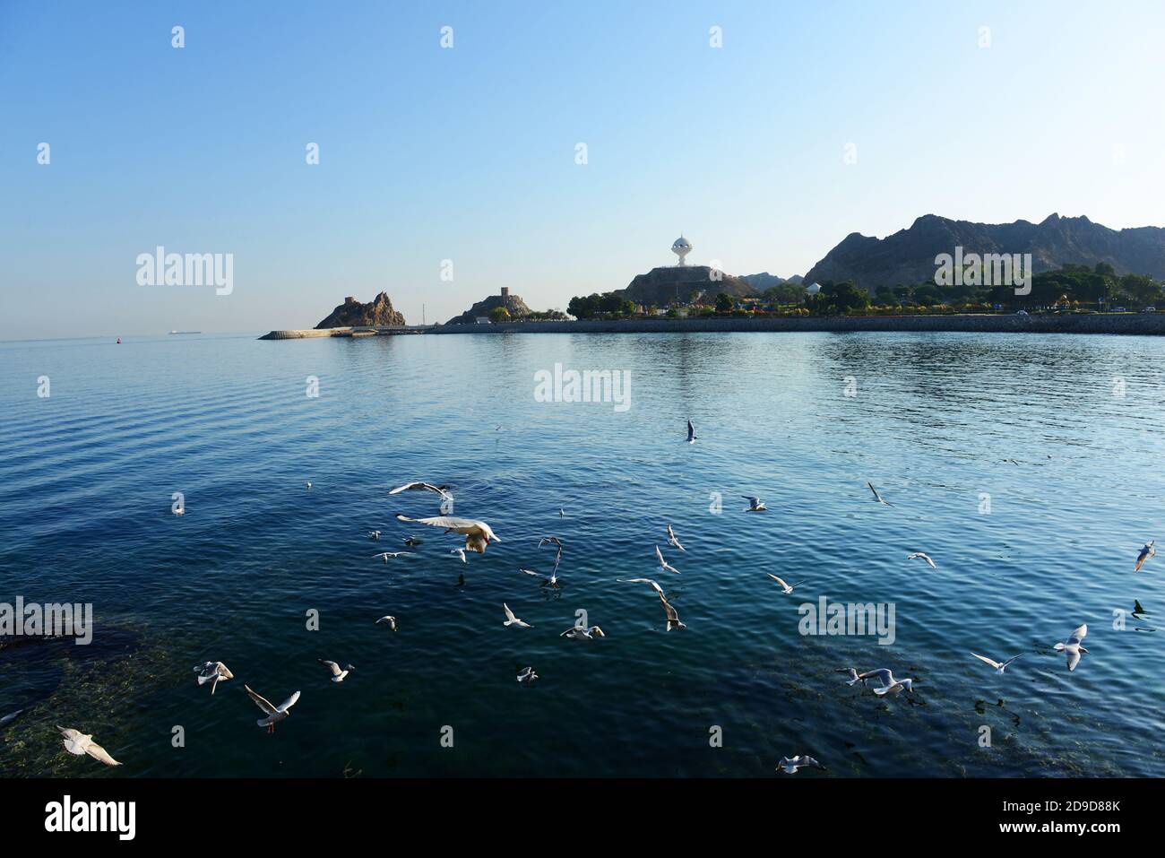 La côte pittoresque le long de la corniche de Mutrah à Muscat, Oman. Banque D'Images