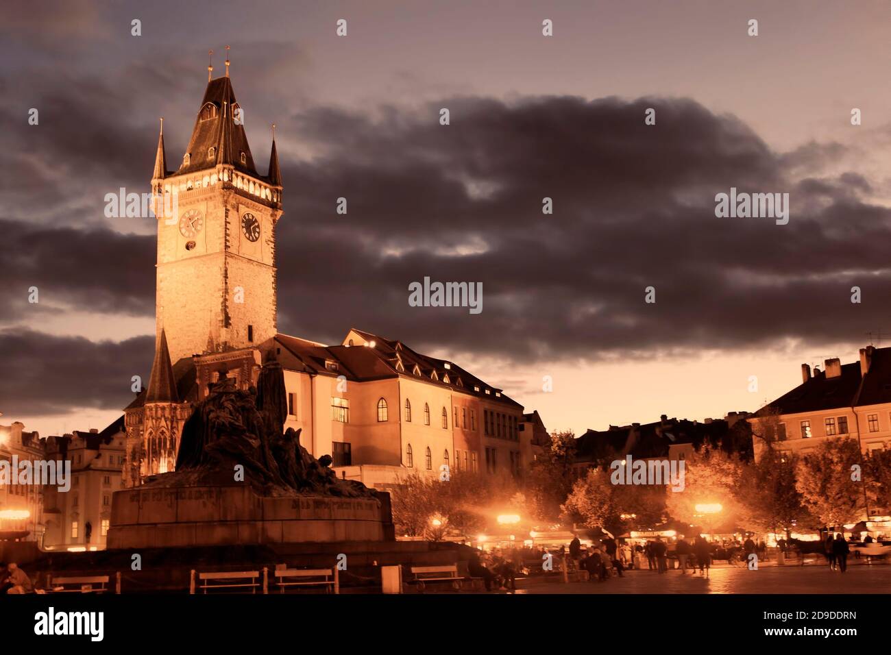 Maison de ville sur la place de la vieille ville de Prague. Éclairage nocturne Banque D'Images