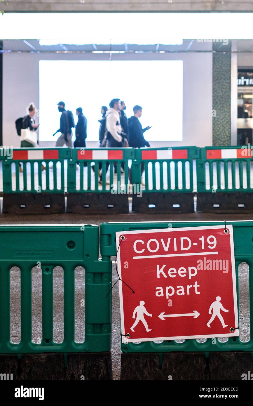 Les lumières de Noël d'Oxford Street s'allument pour les fêtes de Noël 2020. Banque D'Images