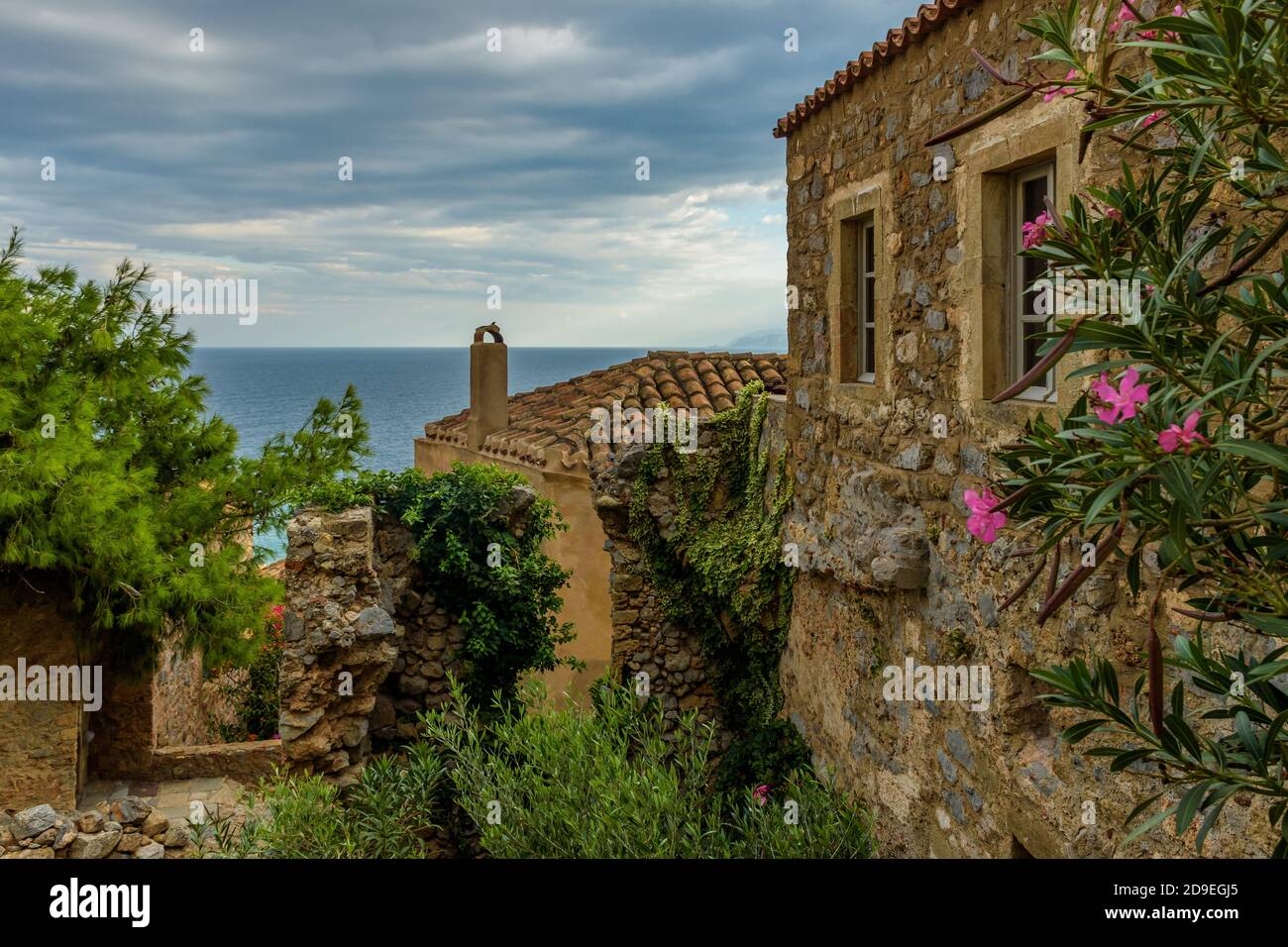Vue sur le château médiéval de Monemvasia, Lakonia, Péloponnèse, Grèce Banque D'Images