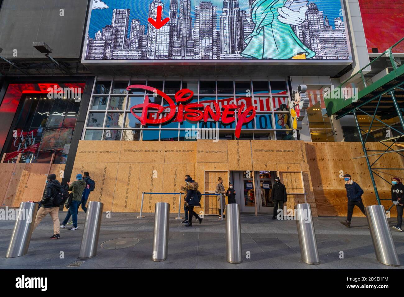 Embarquement sur les fronts de vente du centre-ville de Manhattan en prévision de troubles civils lors des élections présidentielles américaines de 2020. Banque D'Images