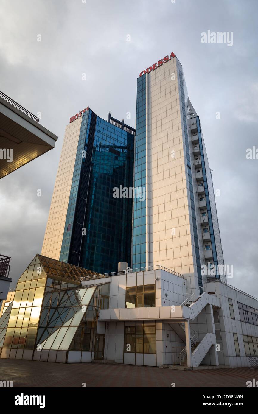 Odessa, Ukraine - 10 septembre 2018 : vue sur l'hôtel Odessa dans le port de la mer des passagers à la mer Noire Banque D'Images