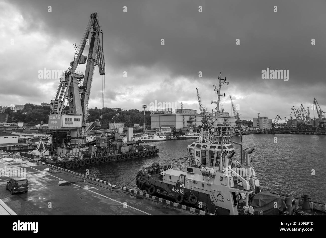 Odessa, Ukraine - 10 septembre 2018 : port commercial industriel maritime. Zone industrielle du port maritime d'Odessa. Grues à conteneurs. Borne de conteneur de cargaison de s Banque D'Images