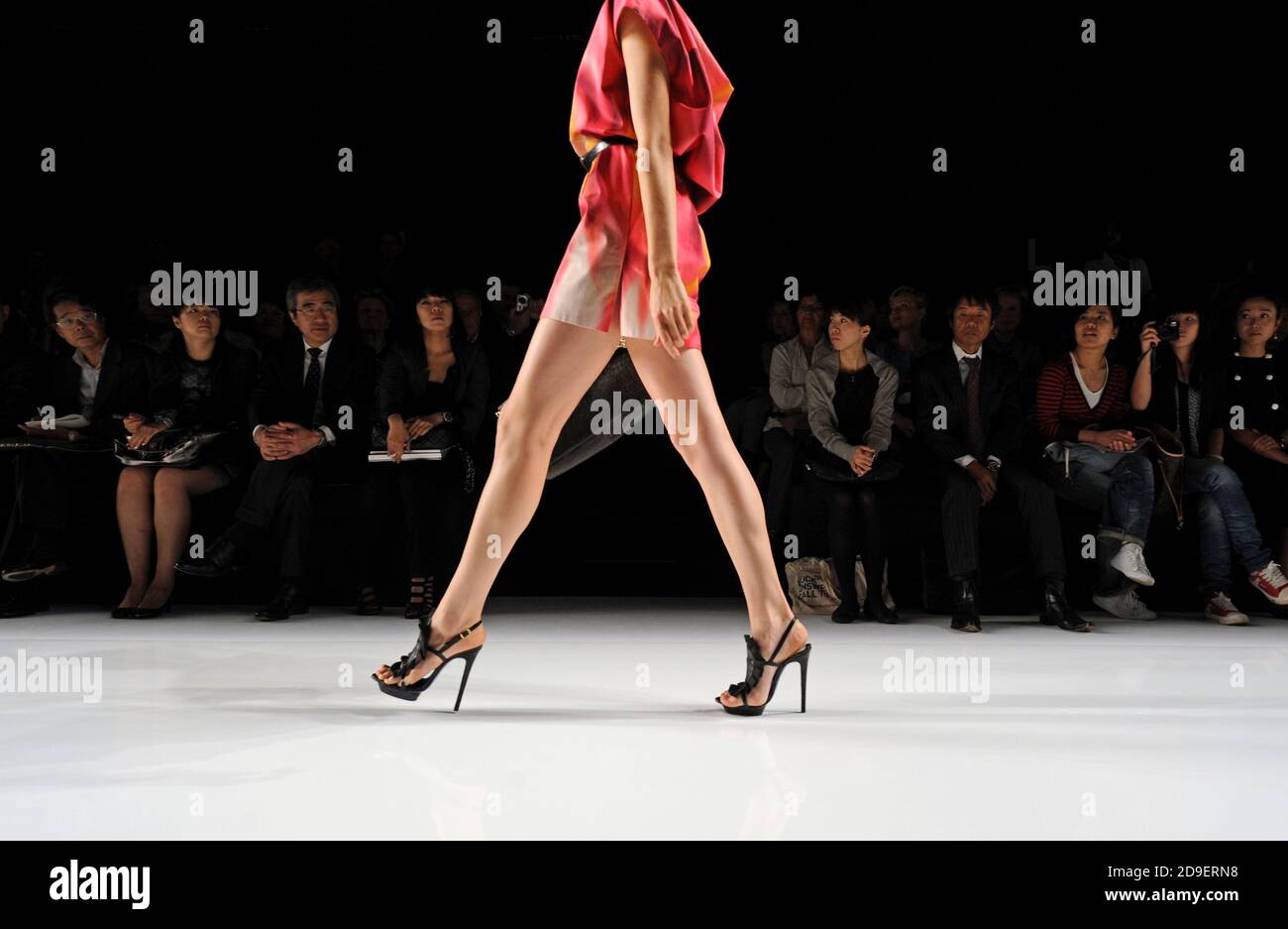 Passerelle modèle pendant la semaine de la mode à Milan. Banque D'Images