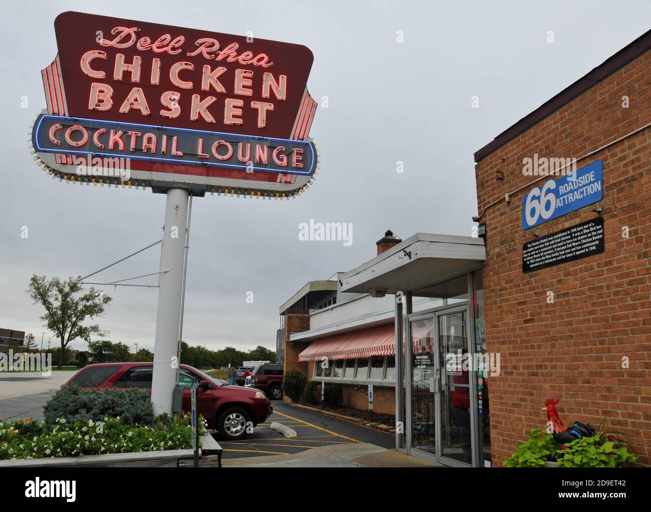 Le panier de poulet de Dell Rhea est un point de repère de la route 66 à Willowbrook, Illinois, qui sert des clients depuis son emplacement actuel depuis 1946. Banque D'Images