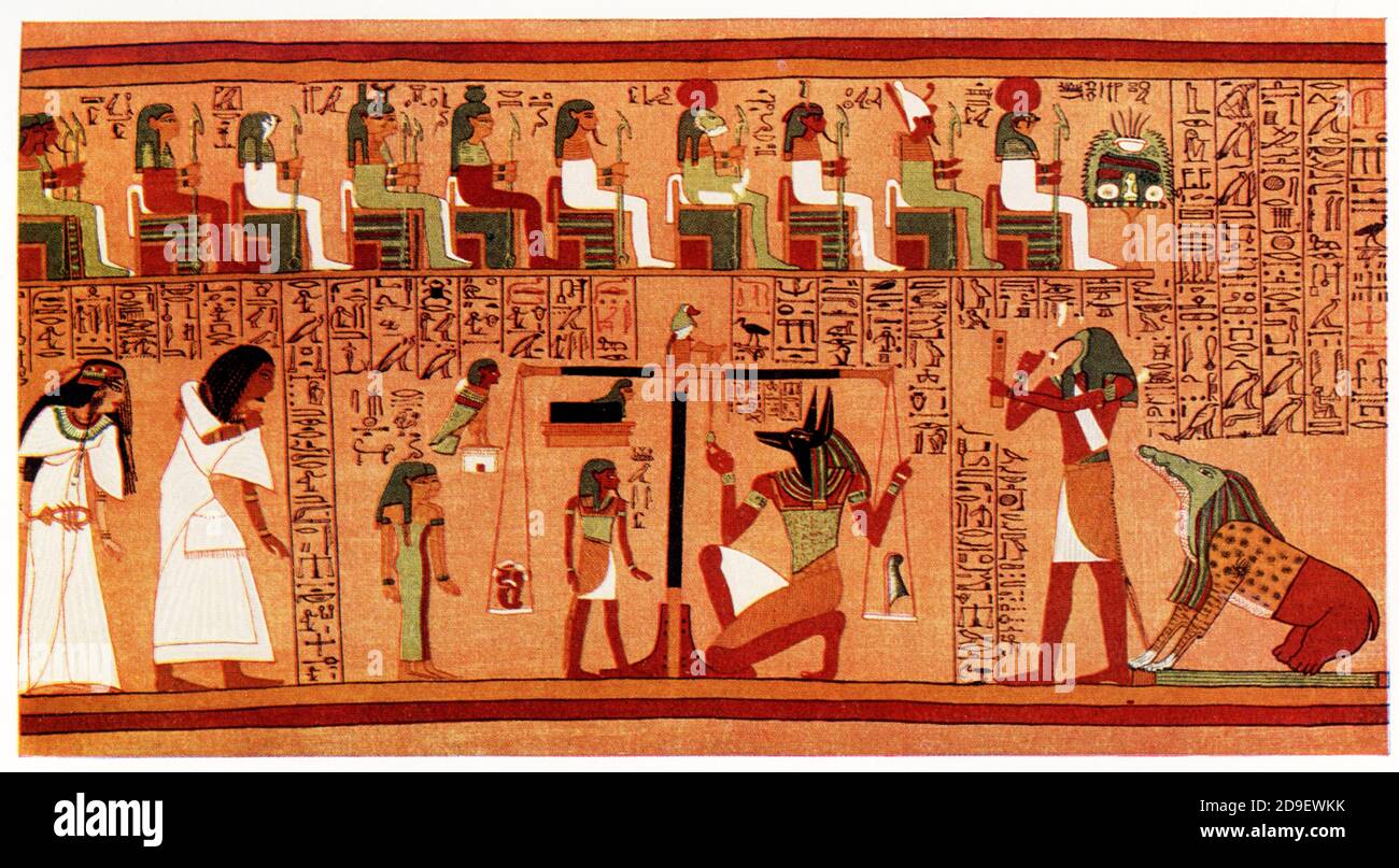 Pesée du coeur de Papyrus d'Ani. Pour les anciens Egyptiens, le Livre des morts raconte le chemin que les morts doivent suivre vers le monde souterrain. Cette image fait partie du livre qui appartenait au scribe Ani. Le Papyrus Ani, comme on l'appelle aujourd'hui, date d'environ 1275-1250 av. J.-C., époque de la 19e dynastie pendant le Nouveau Royaume. À gauche se trouve le scribe Ani, qui apparaît ici, vêtu de blanc, avec sa femme, qui est également vêtue de blanc et elle tient un sistrum. Les deux sont montrés comme s'ils sont en présence des dieux qui les jugeront. Les trois figures en haut font partie de t Banque D'Images