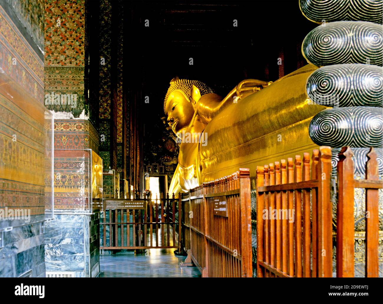 Temple Wat Pho du Bouddha inclinable Bangkok Thaïlande Banque D'Images