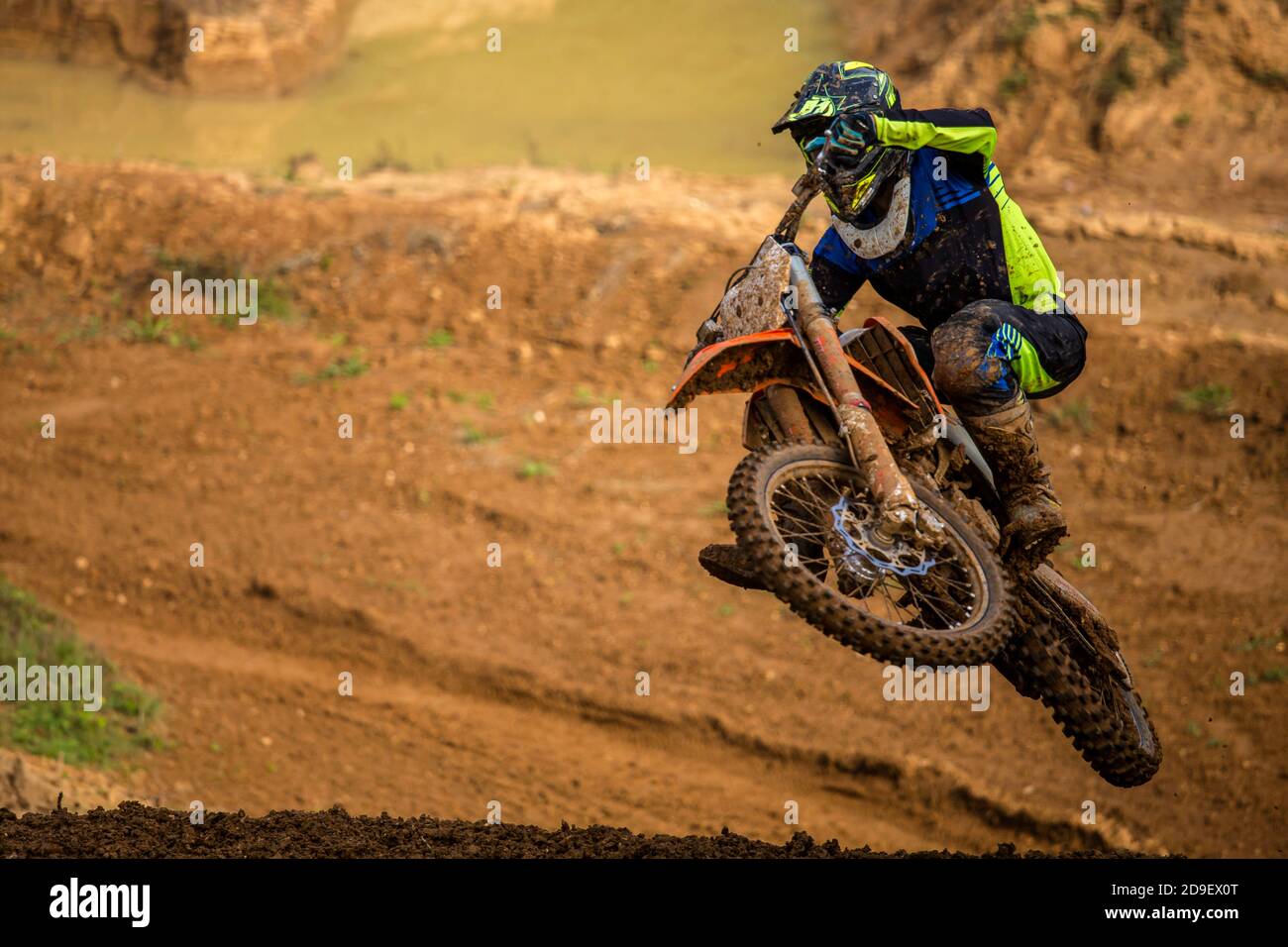 Pilote de motocross en action. Saut. Banque D'Images