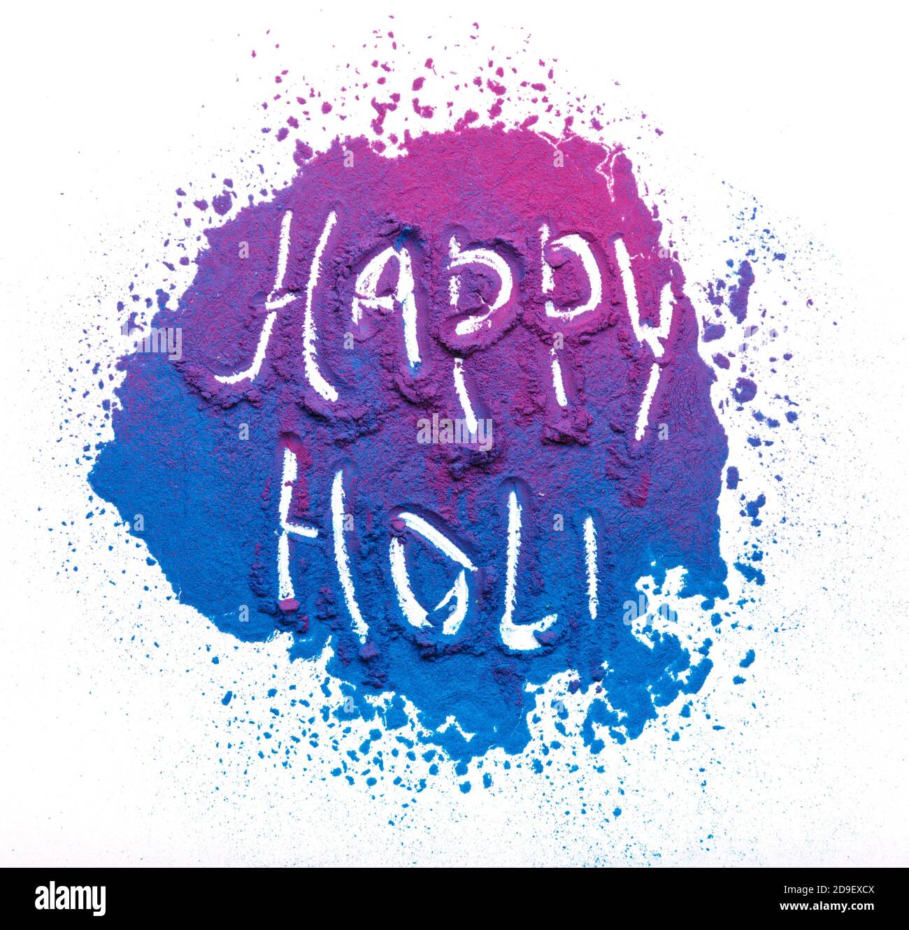 Résumé coloré Happy Holi fond. Poudre vive de couleur isolée sur blanc. Texture de la poussière. Banque D'Images