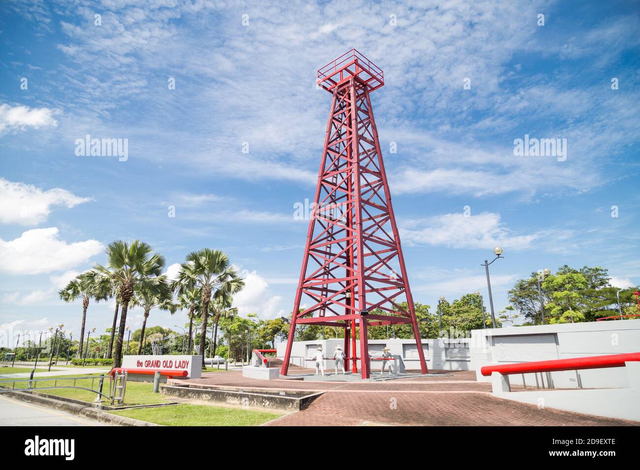 La Grand Old Lady située à la colline du Canada Miri est le premier puits de forage pétrolier de Sarawak, maintenant un musée du pétrole. Banque D'Images