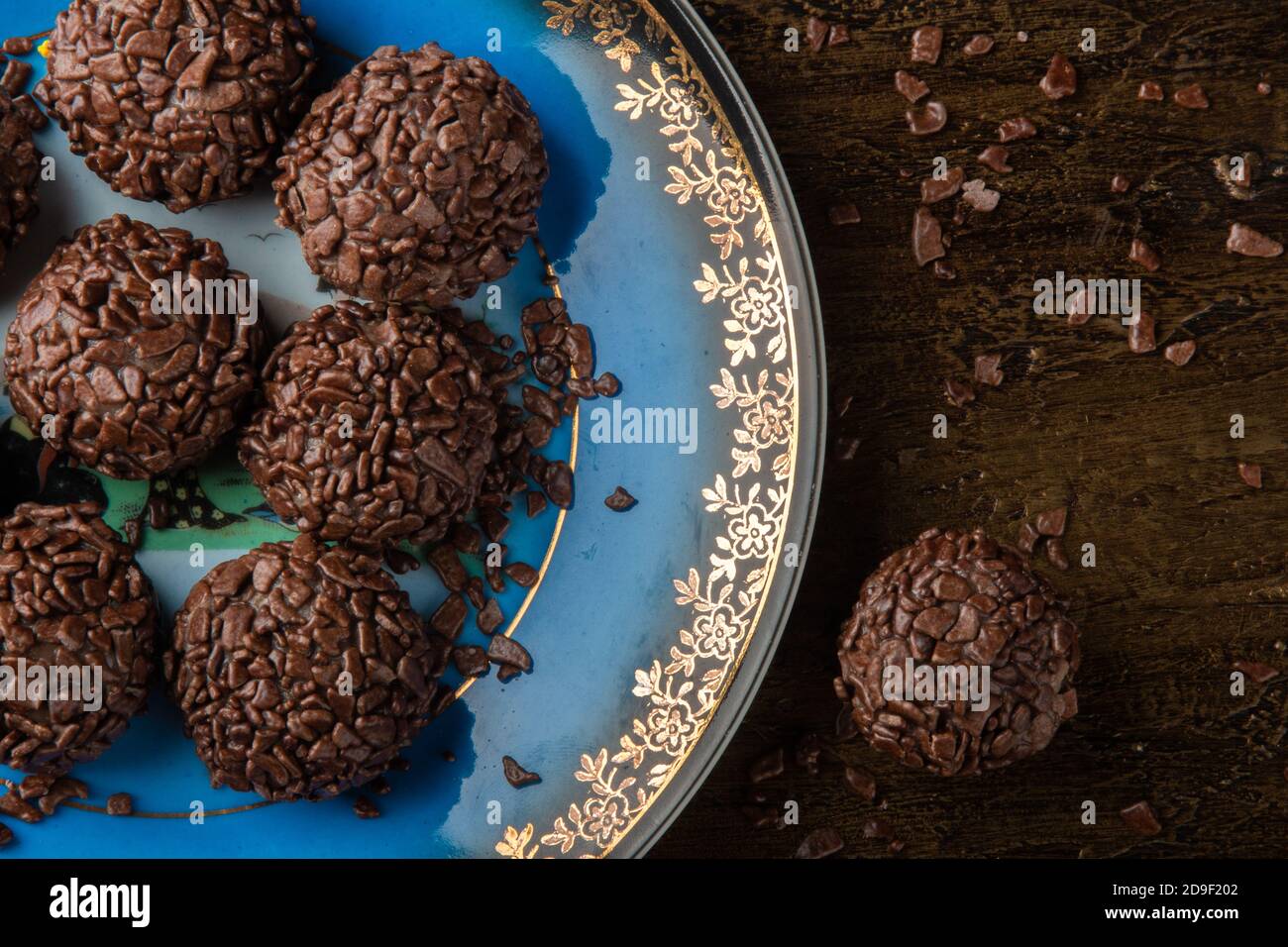 Brigadeiro.chocolat sucré brésilien traditionnel. Chocolat granulé Banque D'Images