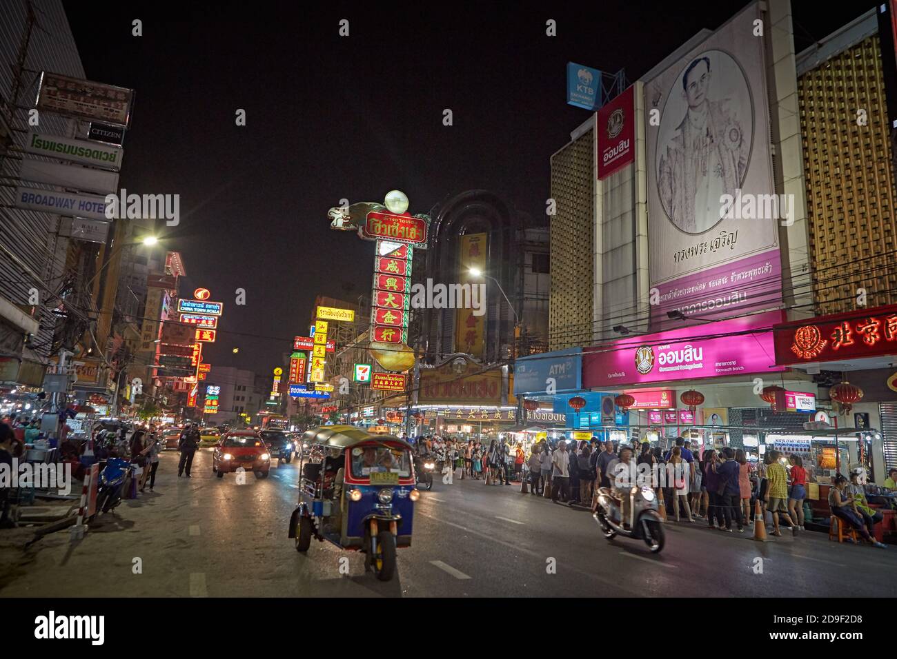 Bangkok, Thaïlande, mars 2016. Vue sur Chinatown la nuit. Banque D'Images