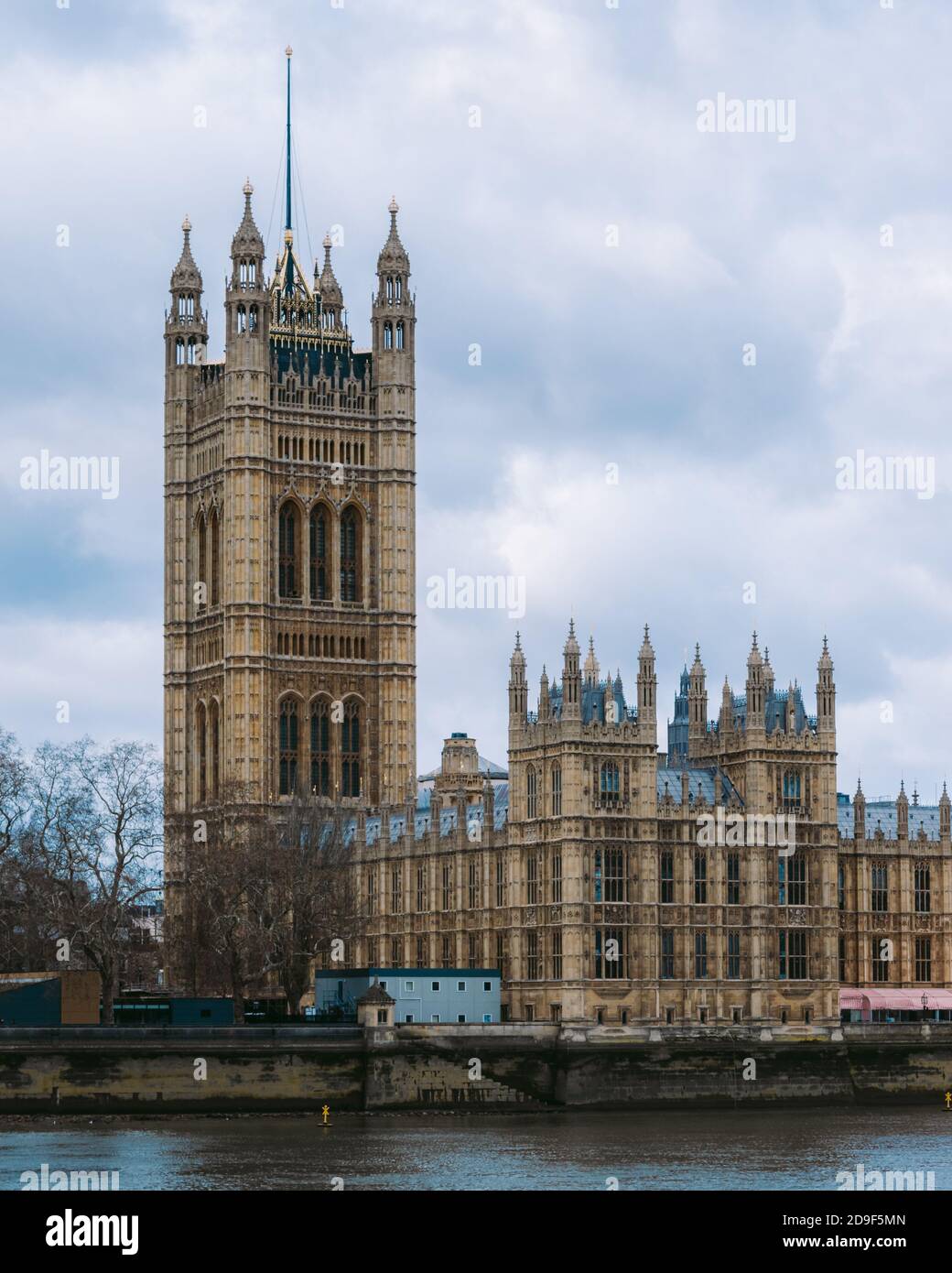 Chambre du parlement, Londres, Royaume-Uni. Palais de Westminster. Pont de  Westminster. Journée nuageux à Londres. Attraction touristique à Londres  Photo Stock - Alamy