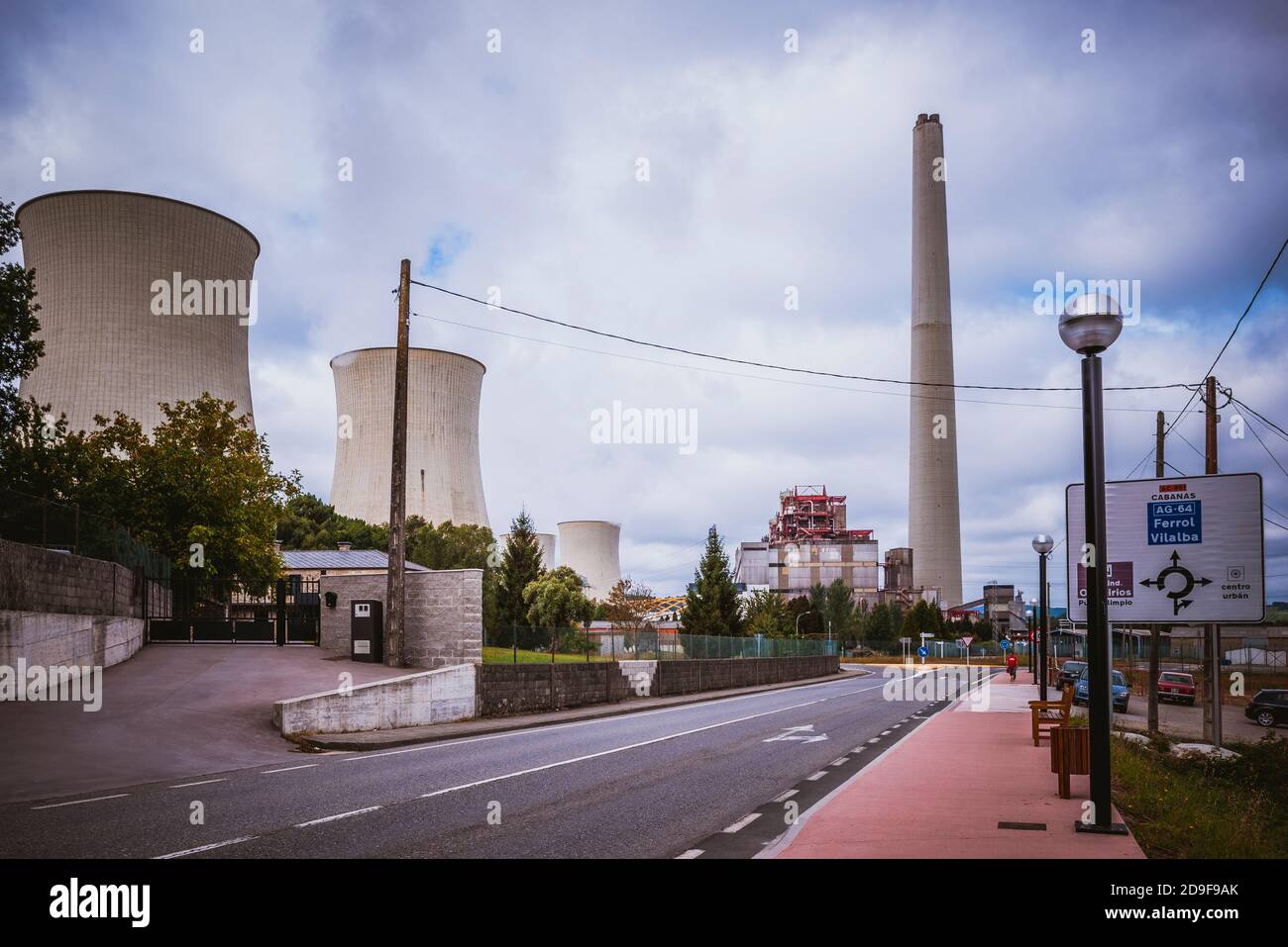 Centrale au gaz naturel gérée par Endesa. La centrale est la plus grande d'Espagne, et sa cheminée, avec 356 mètres de hauteur, est la construction la plus élevée Banque D'Images