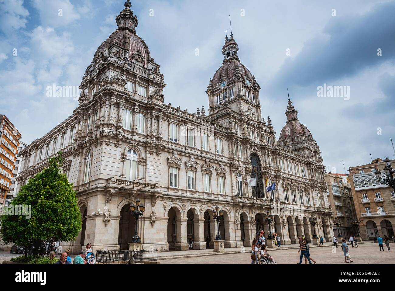 Vue sur la place Maria Pita et son bâtiment de l'hôtel de ville. La Corogne, Galice, Espagne, Europe Banque D'Images