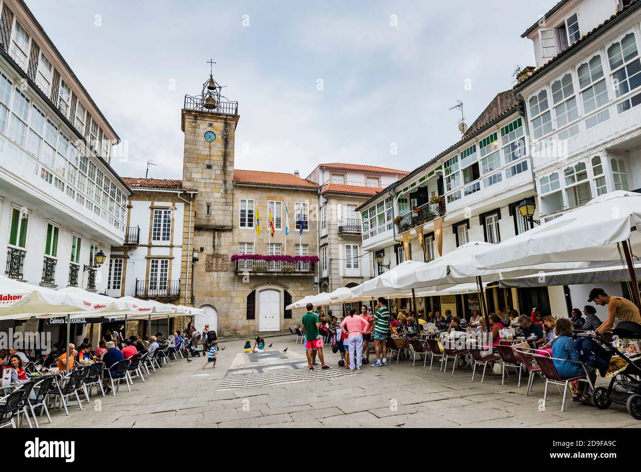 Place Royale - Plaza Real. En arrière-plan le bâtiment de l'hôtel de ville. Pontedeume, la Coruña, Galice, Espagne, Europe Banque D'Images