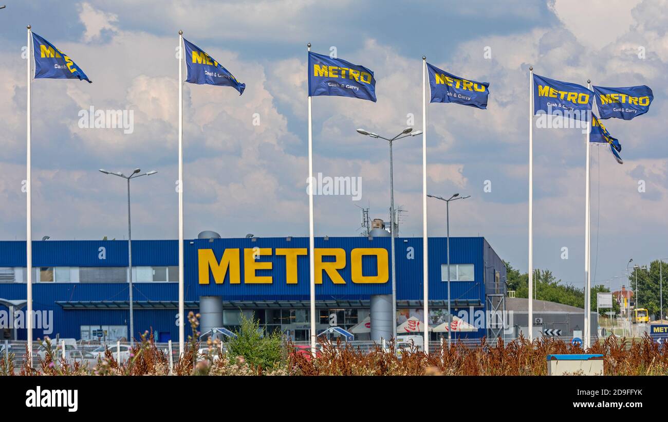 Belgrade, Serbie - 6 juin 2018: Centre commercial Big Metro Cash and Carry à Belgrade, Serbie. Banque D'Images