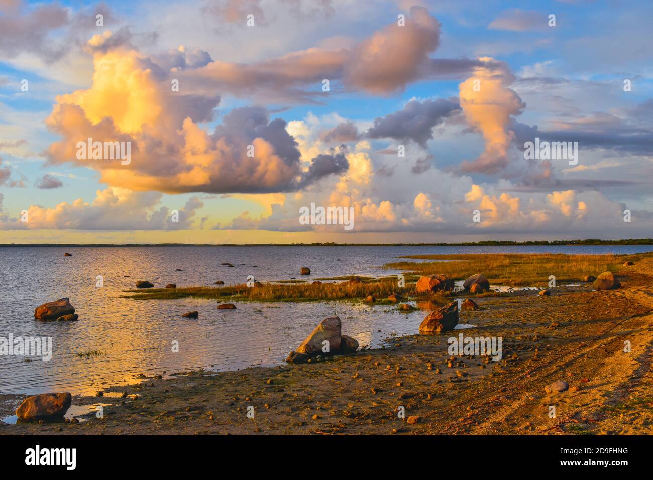 Coucher de soleil sur la mer. Mer Baltique Banque D'Images